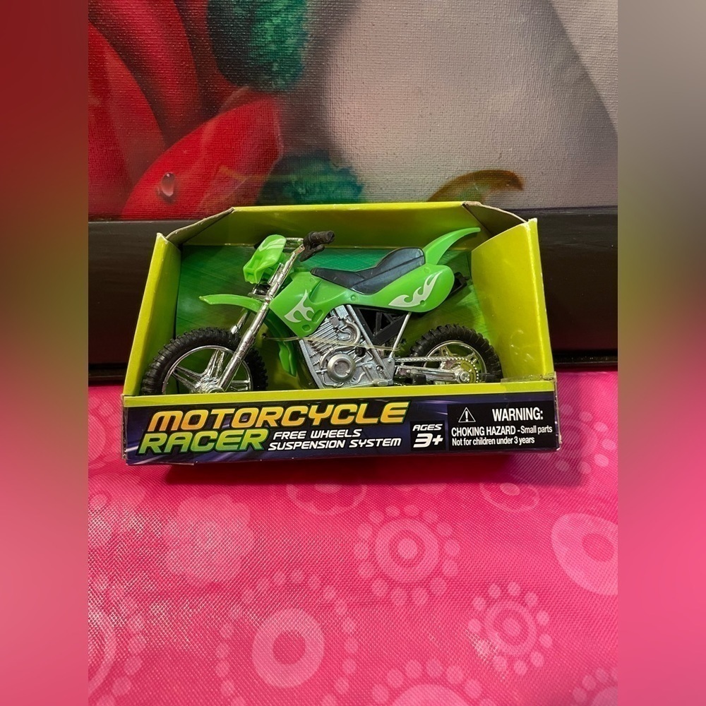 NWT VINTAGE MOTORCYCLE RACER FREE WHEELS SUSPENSION SUSTEM AGES 3+
